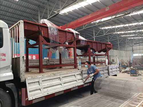 1030/1035直線振動篩、電磁給料機、特氟龍旋振篩發(fā)貨