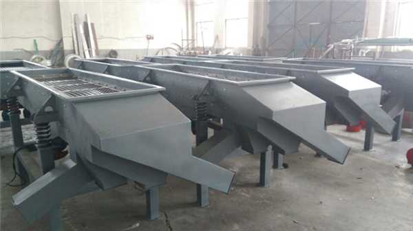 山東某淀粉廠家定制的配套振動(dòng)篩篩分輸送系統(tǒng),使用效果良好!