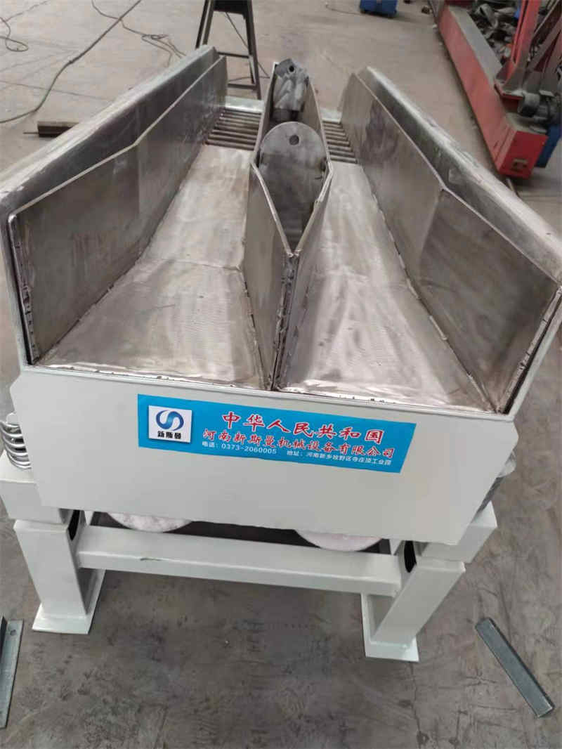 專車發(fā)貨:浙江客戶旋振篩、直線篩、給料機、脫水篩配套生產(chǎn)線，一站式采購