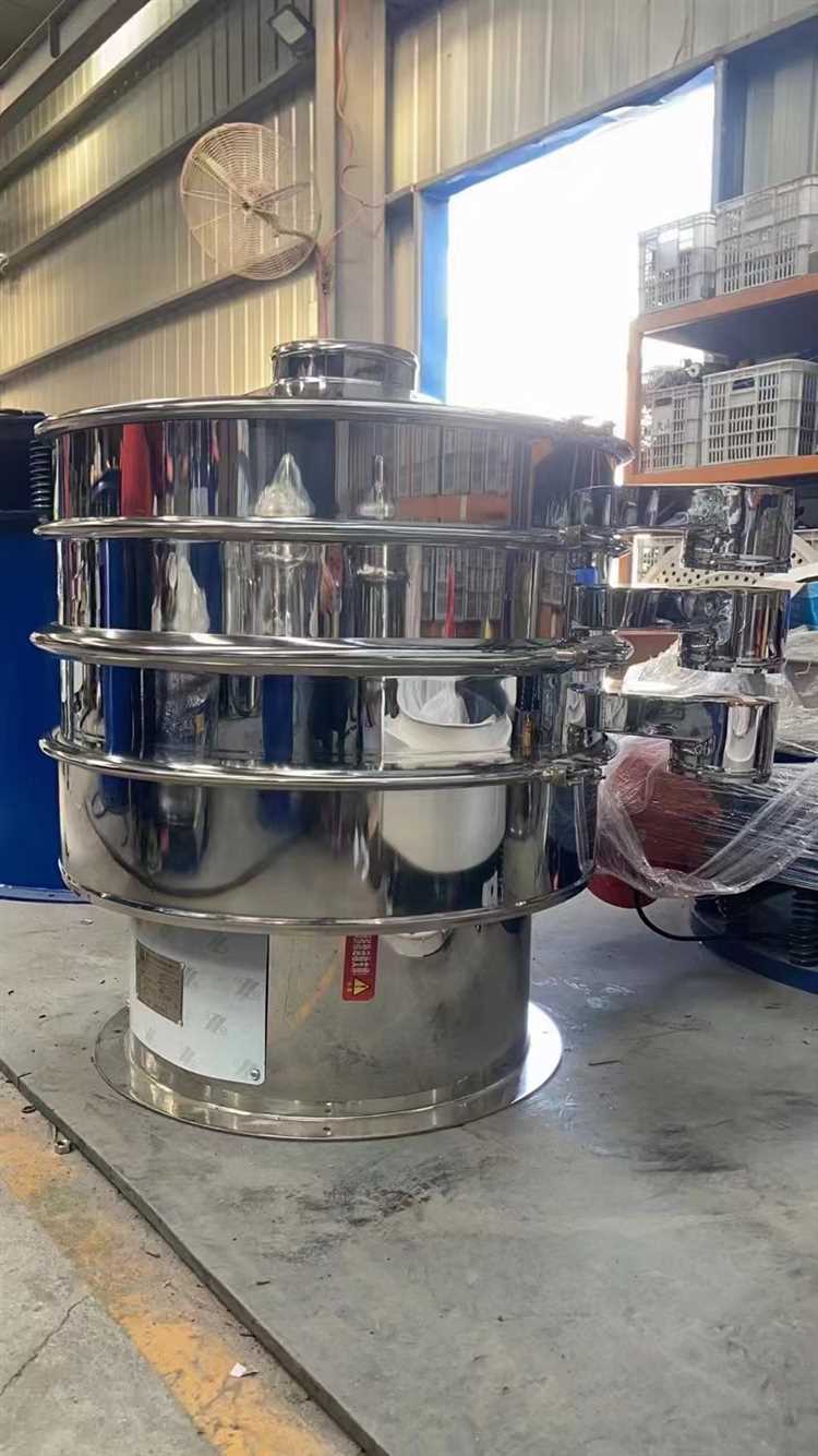 直線篩、概率篩、旋振篩、超聲波振動(dòng)篩等緊張有序的生產(chǎn)制作中