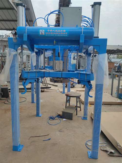 噸包自動(dòng)包裝機(jī)，帶除塵承重功能，方便高效快捷，放您的車間再無(wú)粉塵。