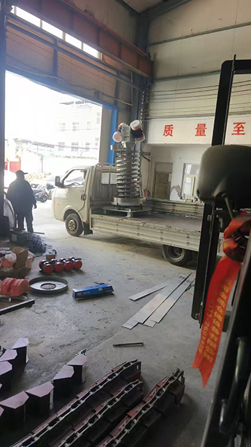 提升機(jī)發(fā)貨