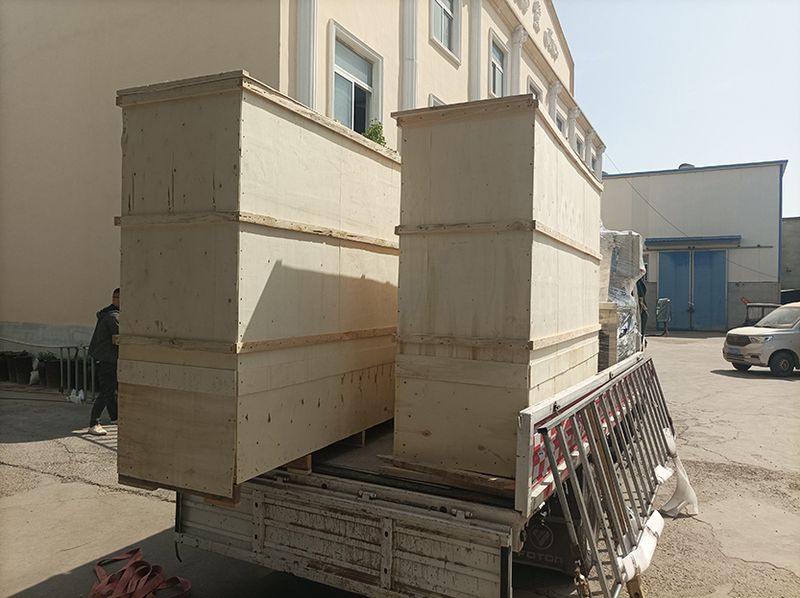 三臺上料機(jī)+1臺投料站發(fā)貨