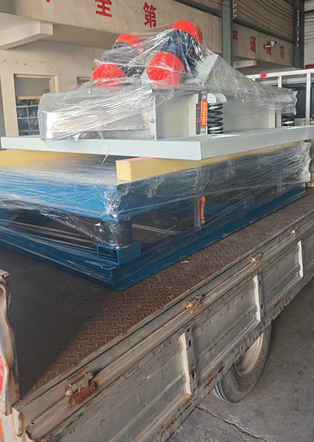 振動平臺、直線篩發(fā)貨