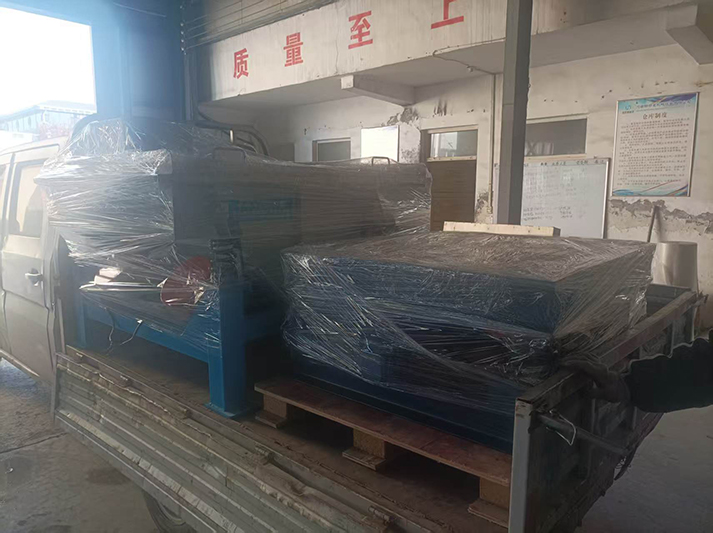 振動(dòng)平臺(tái)、直線篩發(fā)貨