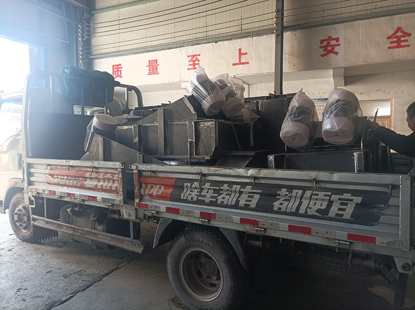 4臺(tái)振動(dòng)給料機(jī)發(fā)貨