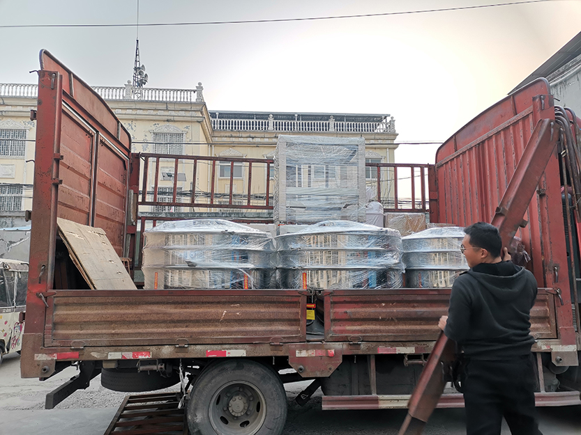 客戶定制三臺(tái)旋振篩加架子發(fā)貨